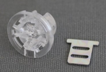 Úchyt pásky ve spodním profilu EXT/INT