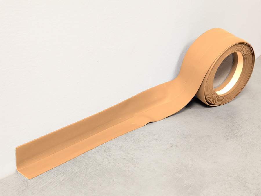 Fatra soklová PVC lišta 1363-453 hnědá – měkká, voděodolná, 32 × 32 mm (balení 40 m)