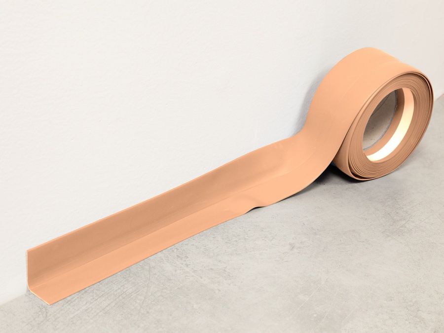 Fatra soklová PVC lišta 1363-408 hnědá – měkká, voděodolná, 32 × 32 mm (balení 40 m)