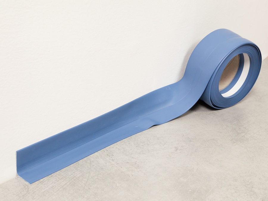 Fatra soklová PVC lišta 1363-981 – měkká, voděodolná, 32 × 32 mm (balení 40 m)