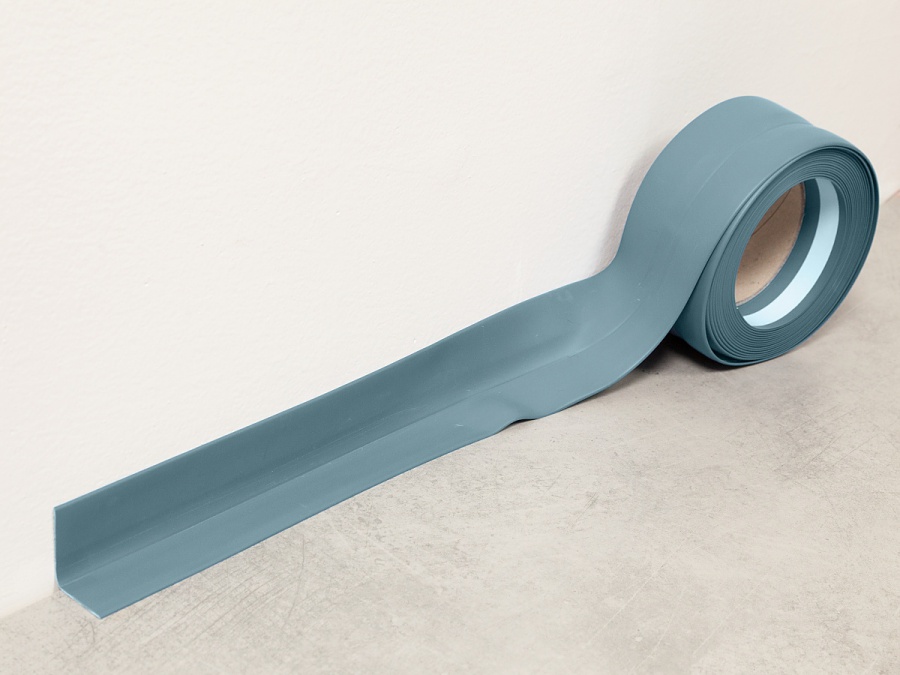 Fatra soklová PVC lišta 1363-933 modrá – měkká, voděodolná, 32 × 32 mm (balení 40 m)