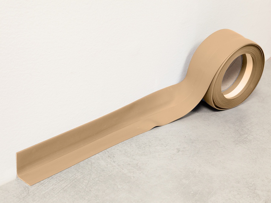 Fatra soklová PVC lišta 1363-872 hnědá – měkká, voděodolná, 32 × 32 mm (balení 40 m)