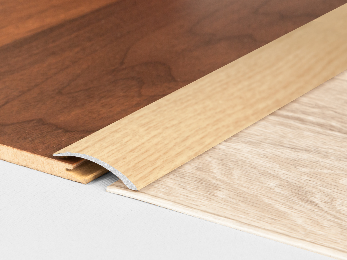 Přechodová lišta samolepící vyrovnávací Profilteam – Buk světlý E28 – 41 × 1000 mm