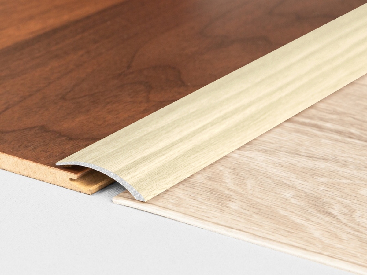 Přechodová lišta samolepící vyrovnávací Profilteam – dub Mocca E902 – 41 × 1000 mm