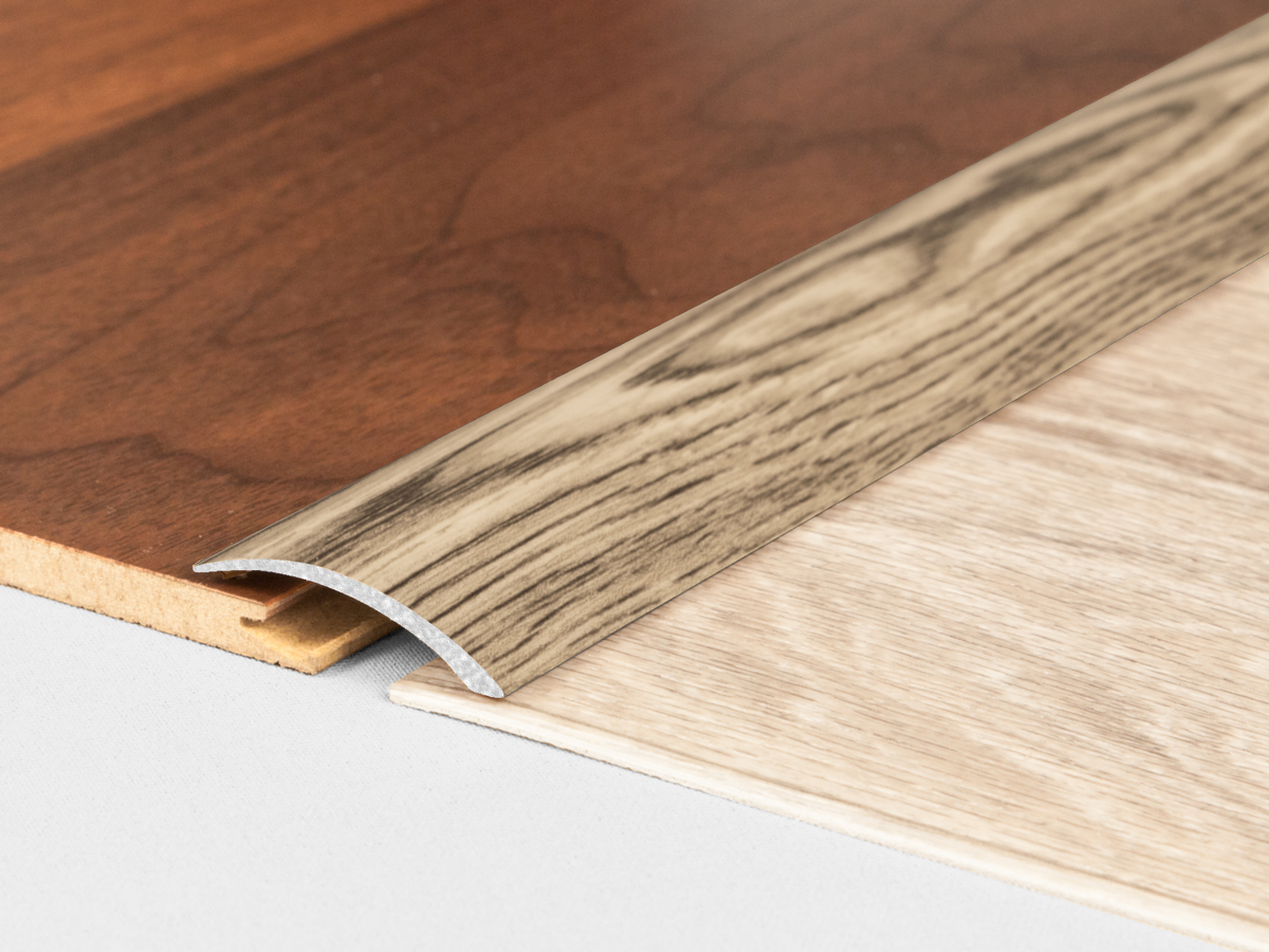 Přechodová lišta samolepící vyrovnávací Profilteam – dub Antik E903 – 41 × 1000 mm