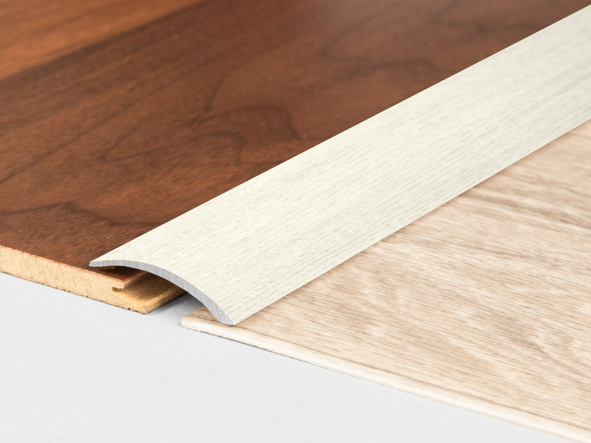 Přechodová lišta samolepící vyrovnávací Profilteam – dub Vanila E15 – 41 × 1000 mm