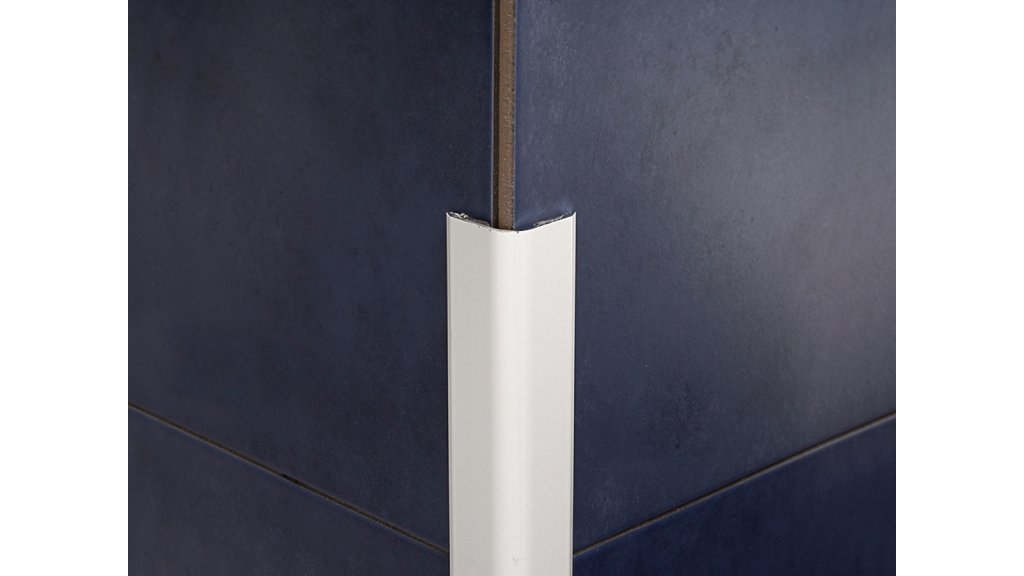 Hliníkový ochranný roh na zeď Küberit 273 U – Stříbrný F4, 30 × 30 × 2500 mm