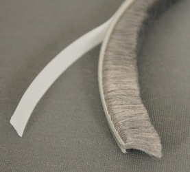 Kartáček samolepící