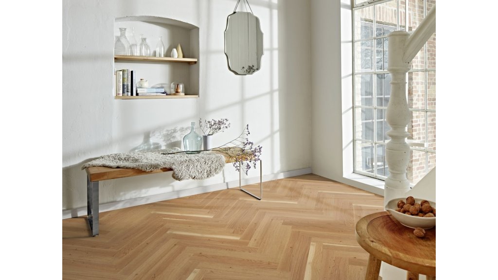 Dřevěná podlaha Dub Basic - rybí kost 70 × 470 mm, lak Live Matt