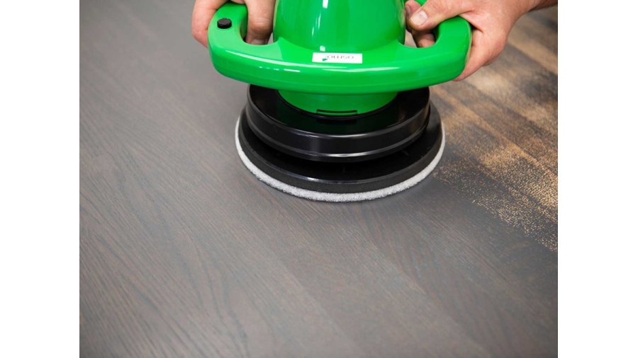 Stroj pro péči a údržbu olejovaných povrchů Osmo HandXcenter