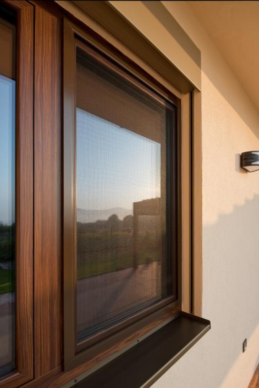 Síťovina zesílená