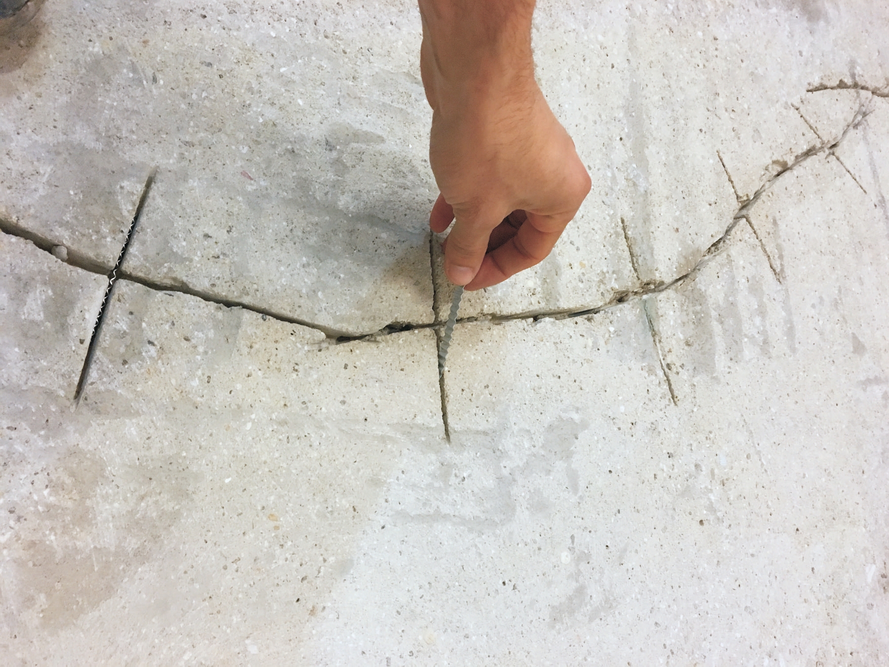 Ocelové spony na sanaci trhlin 123 x 6 mm, bal. 15 ks