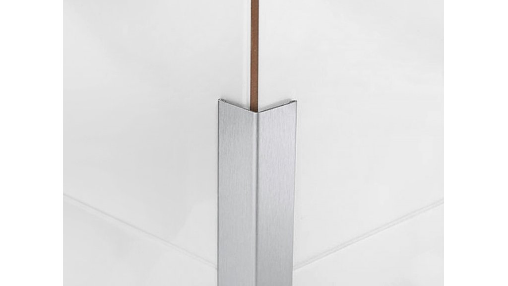 Nerezový ochranný roh na zeď Profilteam – kartáčovaný, 25 × 25 × 2500 mm (AISI 430)