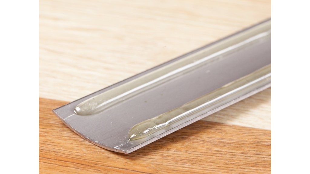 Přechodová lišta samolepící oblá Profilteam – Zlatá E00 (elox) – 40 × 930 mm